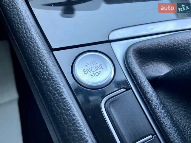 Белый Фольксваген Гольф, объемом двигателя 1.6 л и пробегом 233 тыс. км за 13599 $, фото 60 на Automoto.ua