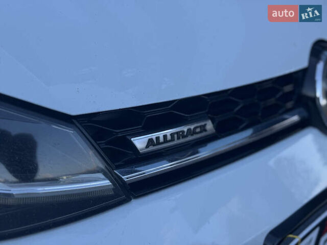 Белый Фольксваген Гольф, объемом двигателя 1.97 л и пробегом 352 тыс. км за 14999 $, фото 4 на Automoto.ua