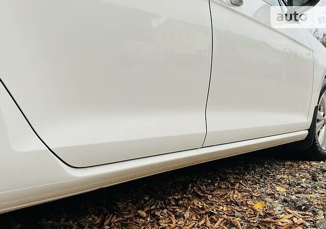 Белый Фольксваген Гольф, объемом двигателя 1.6 л и пробегом 205 тыс. км за 13900 $, фото 15 на Automoto.ua