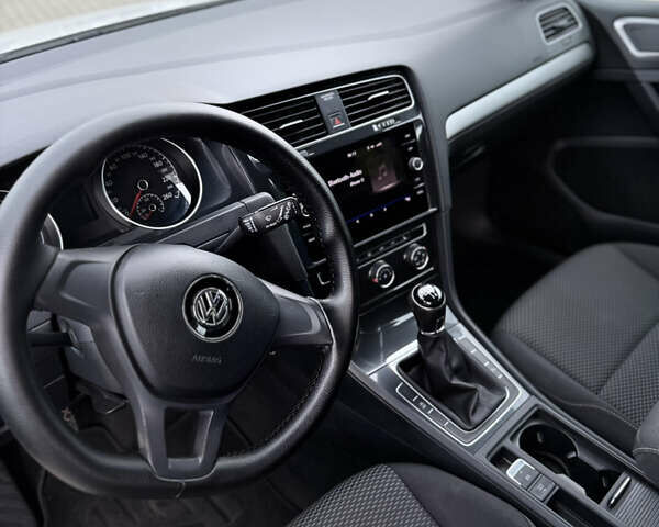 Белый Фольксваген Гольф, объемом двигателя 1.6 л и пробегом 206 тыс. км за 12999 $, фото 39 на Automoto.ua