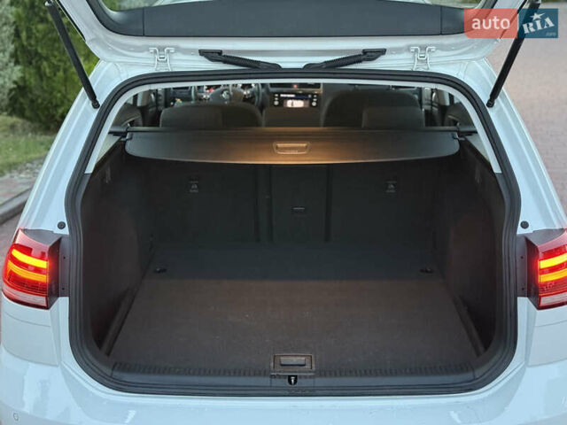 Белый Фольксваген Гольф, объемом двигателя 1.6 л и пробегом 240 тыс. км за 13200 $, фото 60 на Automoto.ua