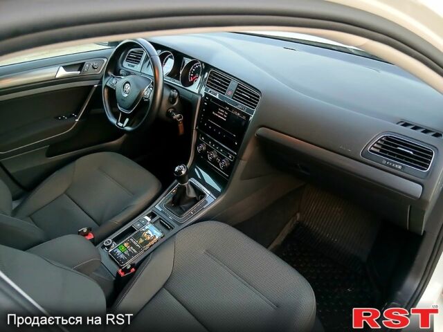 Белый Фольксваген Гольф, объемом двигателя 1.6 л и пробегом 19300 тыс. км за 11900 $, фото 7 на Automoto.ua