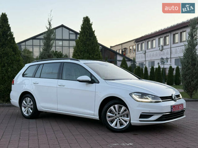 Белый Фольксваген Гольф, объемом двигателя 1.6 л и пробегом 240 тыс. км за 13200 $, фото 9 на Automoto.ua