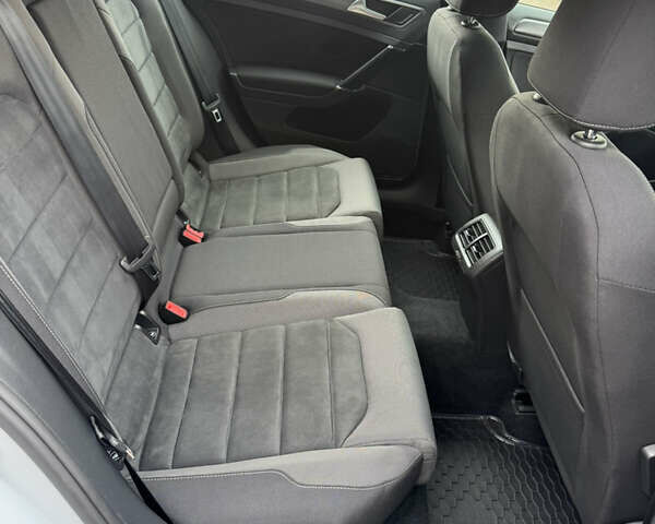 Білий Фольксваген Гольф, об'ємом двигуна 2 л та пробігом 192 тис. км за 14999 $, фото 27 на Automoto.ua