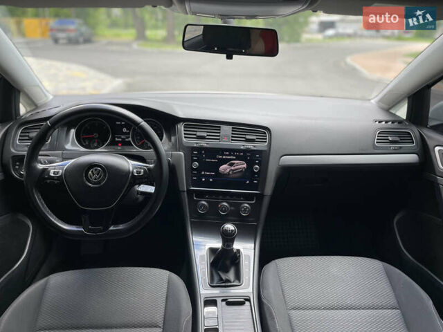 Белый Фольксваген Гольф, объемом двигателя 1.6 л и пробегом 232 тыс. км за 12500 $, фото 10 на Automoto.ua