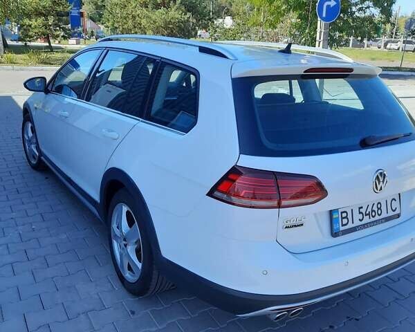 Белый Фольксваген Гольф, объемом двигателя 2 л и пробегом 233 тыс. км за 17300 $, фото 5 на Automoto.ua