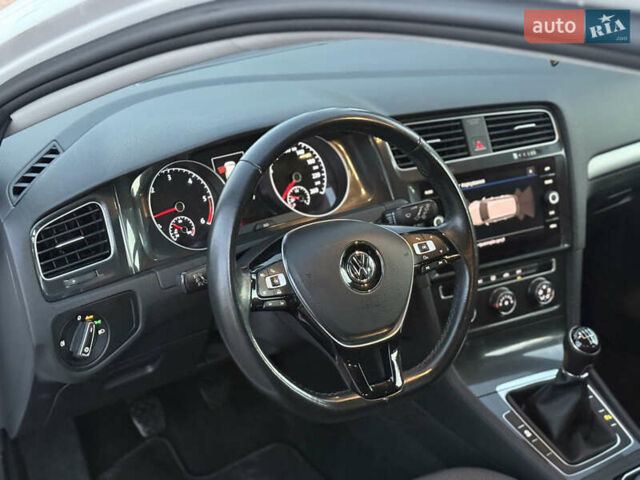 Белый Фольксваген Гольф, объемом двигателя 1.6 л и пробегом 240 тыс. км за 13200 $, фото 30 на Automoto.ua
