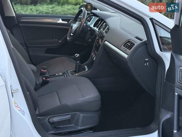 Белый Фольксваген Гольф, объемом двигателя 1.6 л и пробегом 240 тыс. км за 13200 $, фото 54 на Automoto.ua