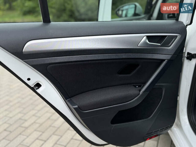 Белый Фольксваген Гольф, объемом двигателя 1.6 л и пробегом 206 тыс. км за 12999 $, фото 34 на Automoto.ua