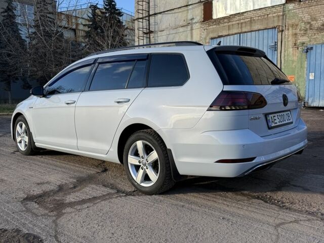 Белый Фольксваген Гольф, объемом двигателя 1.6 л и пробегом 215 тыс. км за 14000 $, фото 5 на Automoto.ua