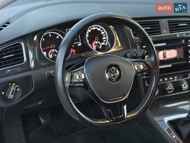 Белый Фольксваген Гольф, объемом двигателя 1.6 л и пробегом 240 тыс. км за 13200 $, фото 31 на Automoto.ua