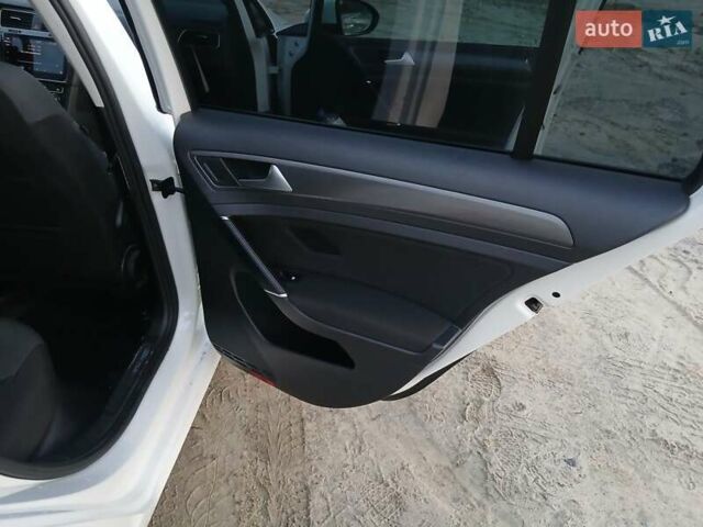 Белый Фольксваген Гольф, объемом двигателя 1.6 л и пробегом 191 тыс. км за 12700 $, фото 9 на Automoto.ua