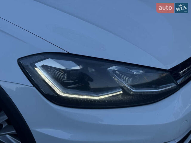 Белый Фольксваген Гольф, объемом двигателя 1.97 л и пробегом 352 тыс. км за 14999 $, фото 3 на Automoto.ua