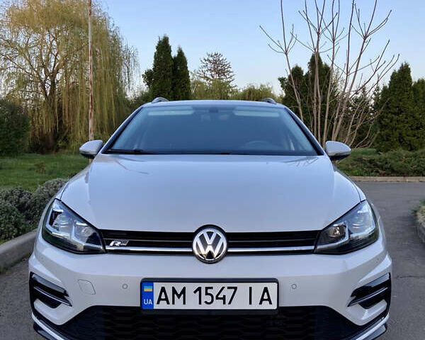 Белый Фольксваген Гольф, объемом двигателя 1.6 л и пробегом 233 тыс. км за 13599 $, фото 17 на Automoto.ua
