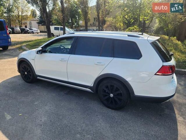 Белый Фольксваген Гольф, объемом двигателя 1.8 л и пробегом 41 тыс. км за 16250 $, фото 5 на Automoto.ua