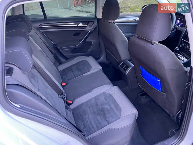 Белый Фольксваген Гольф, объемом двигателя 1.6 л и пробегом 233 тыс. км за 13599 $, фото 52 на Automoto.ua