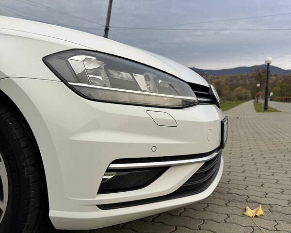 Белый Фольксваген Гольф, объемом двигателя 1.6 л и пробегом 236 тыс. км за 13200 $, фото 9 на Automoto.ua