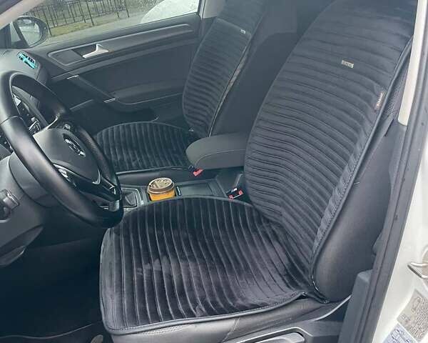 Білий Фольксваген Гольф, об'ємом двигуна 1.6 л та пробігом 279 тис. км за 12200 $, фото 4 на Automoto.ua