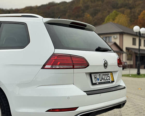 Белый Фольксваген Гольф, объемом двигателя 1.6 л и пробегом 236 тыс. км за 13200 $, фото 8 на Automoto.ua