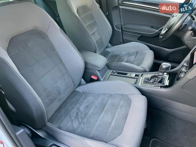 Белый Фольксваген Гольф, объемом двигателя 1.97 л и пробегом 255 тыс. км за 16000 $, фото 12 на Automoto.ua