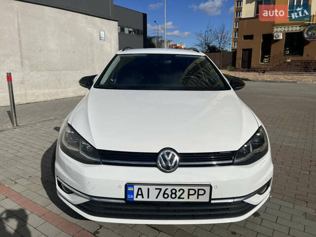 Белый Фольксваген Гольф, объемом двигателя 1.97 л и пробегом 216 тыс. км за 16900 $, фото 1 на Automoto.ua