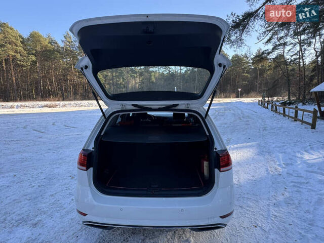 Білий Фольксваген Гольф, об'ємом двигуна 1.6 л та пробігом 250 тис. км за 12999 $, фото 18 на Automoto.ua