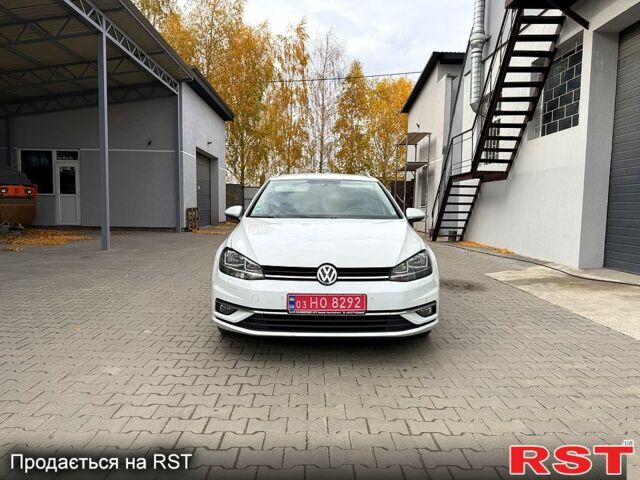 Белый Фольксваген Гольф, объемом двигателя 1.6 л и пробегом 190 тыс. км за 13600 $, фото 3 на Automoto.ua