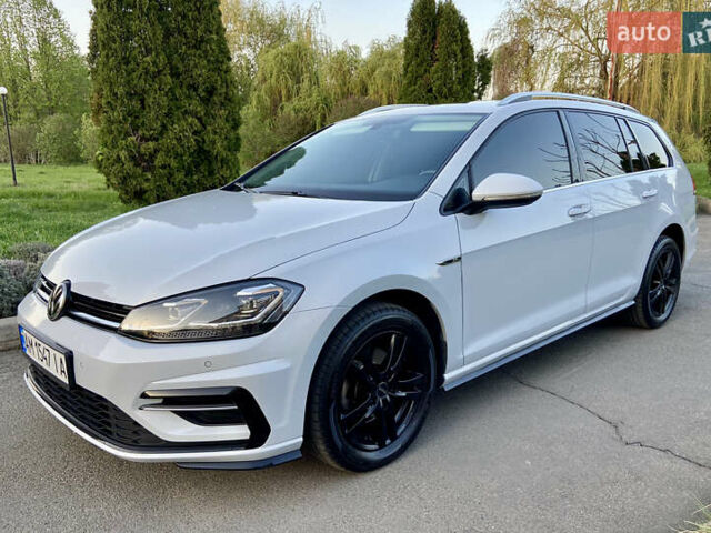 Белый Фольксваген Гольф, объемом двигателя 1.6 л и пробегом 233 тыс. км за 13599 $, фото 5 на Automoto.ua