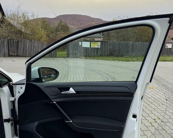 Белый Фольксваген Гольф, объемом двигателя 1.6 л и пробегом 236 тыс. км за 13200 $, фото 28 на Automoto.ua