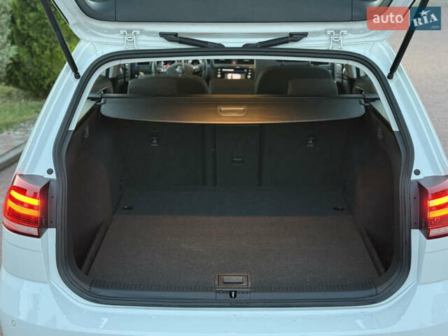 Белый Фольксваген Гольф, объемом двигателя 1.6 л и пробегом 240 тыс. км за 13200 $, фото 59 на Automoto.ua