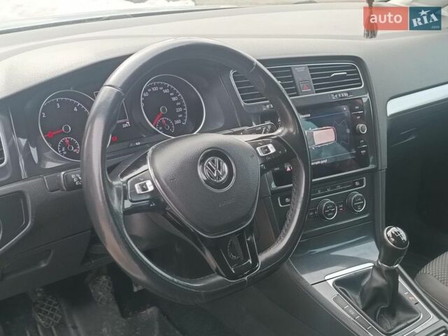 Білий Фольксваген Гольф, об'ємом двигуна 1.6 л та пробігом 264 тис. км за 12490 $, фото 23 на Automoto.ua