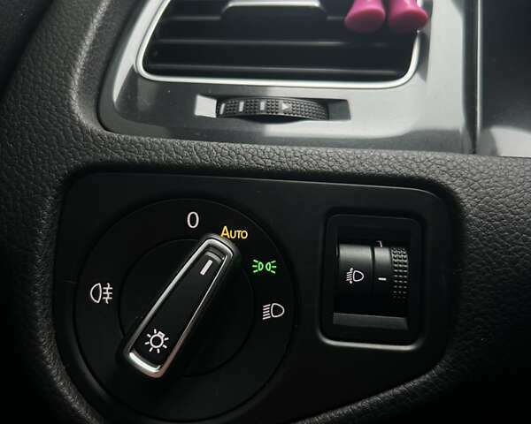 Белый Фольксваген Гольф, объемом двигателя 1.6 л и пробегом 301 тыс. км за 12900 $, фото 25 на Automoto.ua