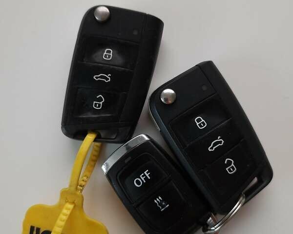 Белый Фольксваген Гольф, объемом двигателя 2 л и пробегом 233 тыс. км за 17300 $, фото 14 на Automoto.ua