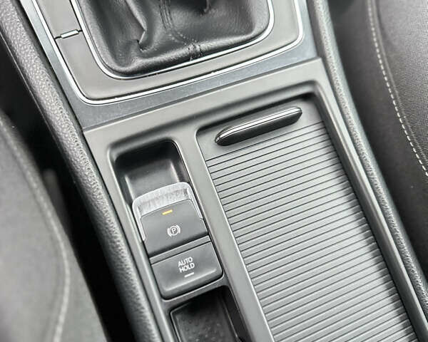 Фольксваген Гольф 2017 в Черновцах на Automoto.ua Белый Фольксваген Гольф, объемом двигателя 1.6 л и пробегом 275 тыс. км за 10900 $, фото 27 на Automoto.ua
