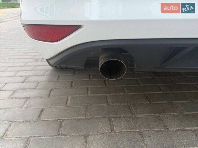 Білий Фольксваген Гольф, об'ємом двигуна 1.6 л та пробігом 220 тис. км за 12800 $, фото 9 на Automoto.ua