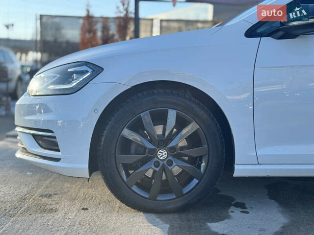 Белый Фольксваген Гольф, объемом двигателя 1.97 л и пробегом 220 тыс. км за 15999 $, фото 4 на Automoto.ua