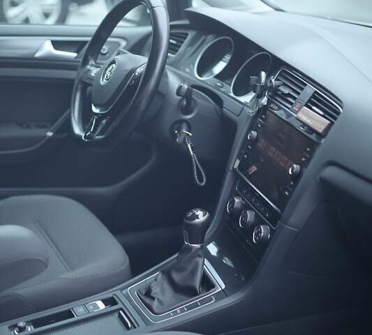 Белый Фольксваген Гольф, объемом двигателя 1.6 л и пробегом 206 тыс. км за 11700 $, фото 16 на Automoto.ua