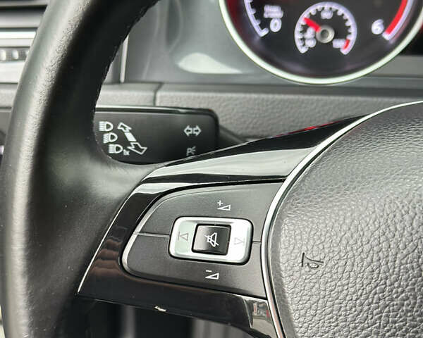 Фольксваген Гольф 2017 в Черновцах на Automoto.ua Белый Фольксваген Гольф, объемом двигателя 1.6 л и пробегом 275 тыс. км за 10900 $, фото 21 на Automoto.ua