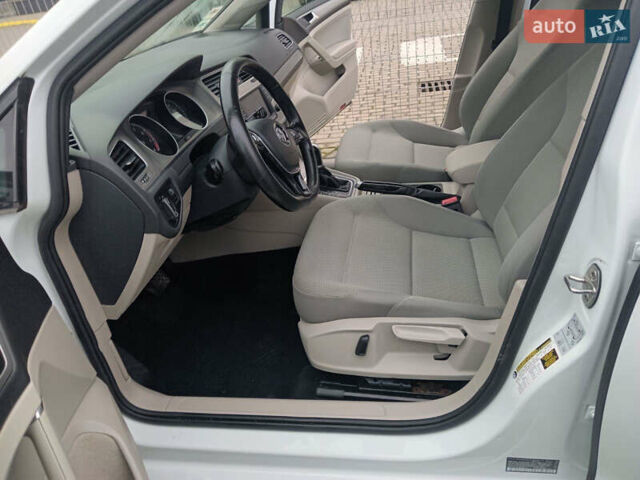 Белый Фольксваген Гольф, объемом двигателя 1.8 л и пробегом 167 тыс. км за 9750 $, фото 24 на Automoto.ua