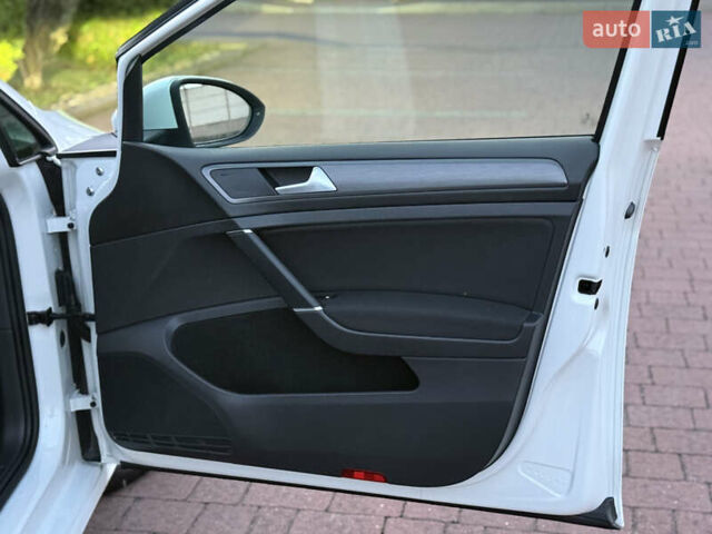 Белый Фольксваген Гольф, объемом двигателя 1.6 л и пробегом 240 тыс. км за 13200 $, фото 56 на Automoto.ua