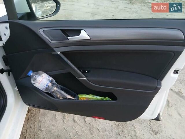 Белый Фольксваген Гольф, объемом двигателя 1.6 л и пробегом 191 тыс. км за 12700 $, фото 10 на Automoto.ua