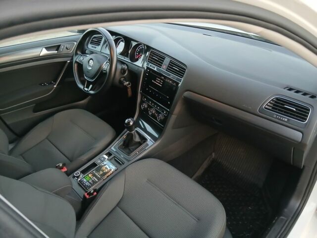 Белый Фольксваген Гольф, объемом двигателя 1.6 л и пробегом 189 тыс. км за 12900 $, фото 7 на Automoto.ua