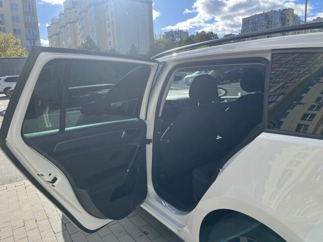 Белый Фольксваген Гольф, объемом двигателя 2 л и пробегом 117 тыс. км за 16400 $, фото 5 на Automoto.ua