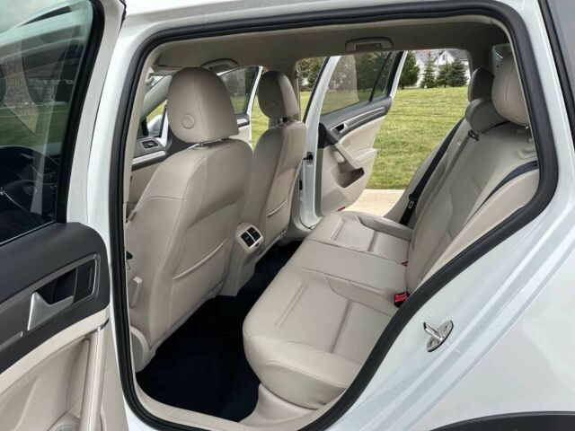 Белый Фольксваген Гольф, объемом двигателя 1.8 л и пробегом 66 тыс. км за 2300 $, фото 11 на Automoto.ua