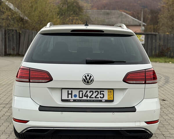 Белый Фольксваген Гольф, объемом двигателя 1.6 л и пробегом 236 тыс. км за 13200 $, фото 4 на Automoto.ua