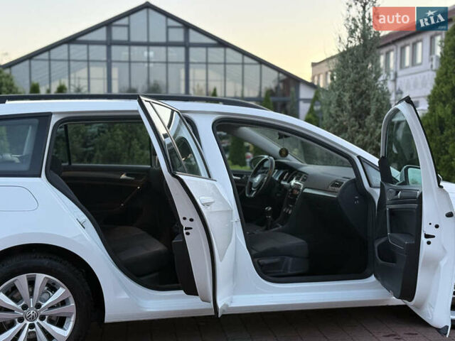 Белый Фольксваген Гольф, объемом двигателя 1.6 л и пробегом 240 тыс. км за 13200 $, фото 52 на Automoto.ua
