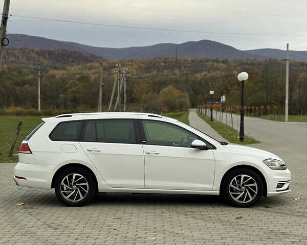 Белый Фольксваген Гольф, объемом двигателя 1.6 л и пробегом 236 тыс. км за 13200 $, фото 3 на Automoto.ua