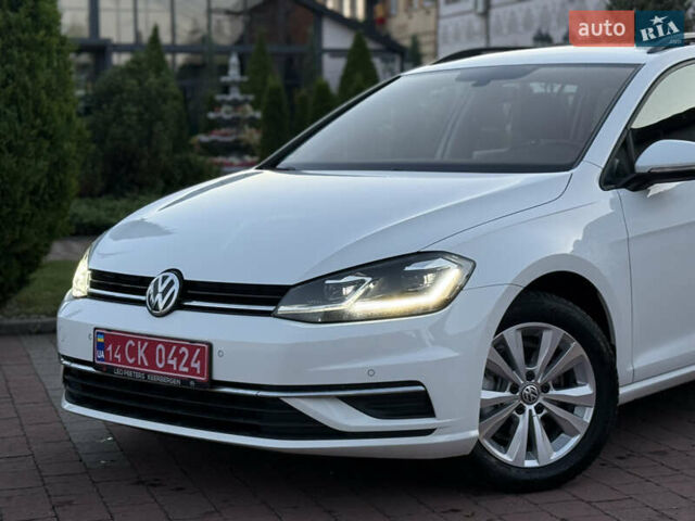 Белый Фольксваген Гольф, объемом двигателя 1.6 л и пробегом 240 тыс. км за 13200 $, фото 1 на Automoto.ua