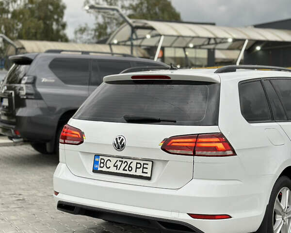 Фольксваген Гольф 2017 в Черновцах на Automoto.ua Белый Фольксваген Гольф, объемом двигателя 1.6 л и пробегом 275 тыс. км за 10900 $, фото 9 на Automoto.ua