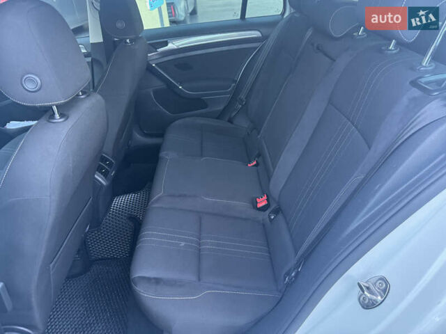 Белый Фольксваген Гольф, объемом двигателя 1.97 л и пробегом 352 тыс. км за 14999 $, фото 22 на Automoto.ua